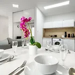 Apartment Homey Friendly - Proche Gare - Terrasse Privee - Wifi
