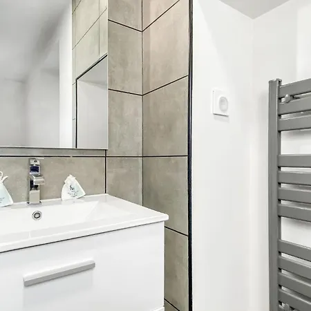 Homey Friendly - Proche Gare - Terrasse Privee - Wifi Apartment