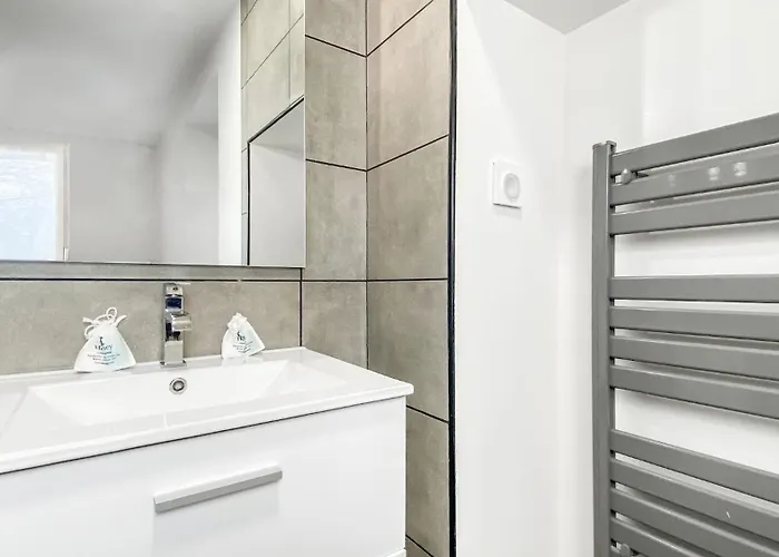 Homey Friendly - Proche Gare - Terrasse Privee - Wifi Апартаменты