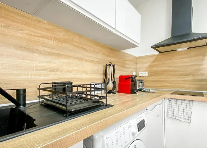 Homey Friendly - Proche Gare - Terrasse Privee - Wifi Апартаменты *
